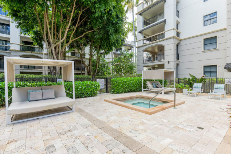 Outdoor jacuzzi in the courtyard at Heritage at Boca Raton